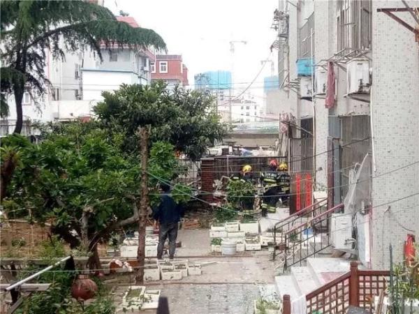 突發(fā)！青島一居民樓發(fā)生爆燃！已造1人死亡，7人受傷！3公里外有震感…