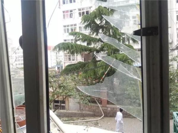 突發(fā)！青島一居民樓發(fā)生爆燃！已造1人死亡，7人受傷！3公里外有震感…