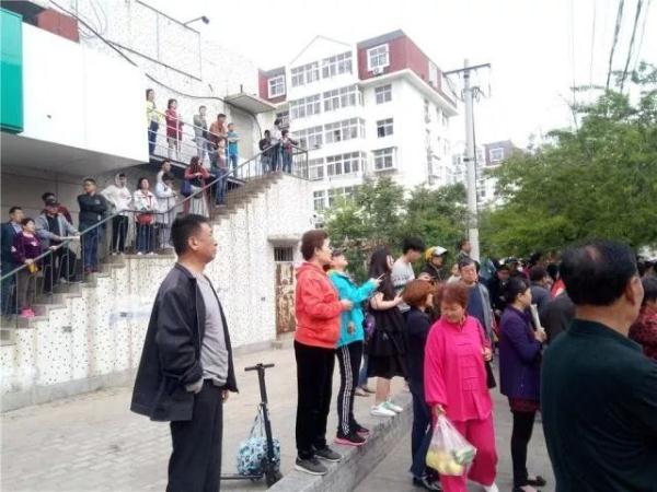 突發(fā)！青島一居民樓發(fā)生爆燃！已造1人死亡，7人受傷！3公里外有震感…